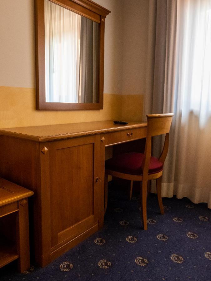 Hotel Ristorante Centrale Rovere Veronese Extérieur photo