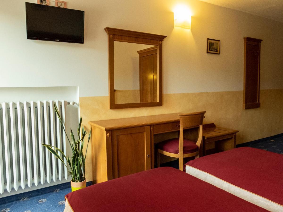 Hotel Ristorante Centrale Rovere Veronese Extérieur photo
